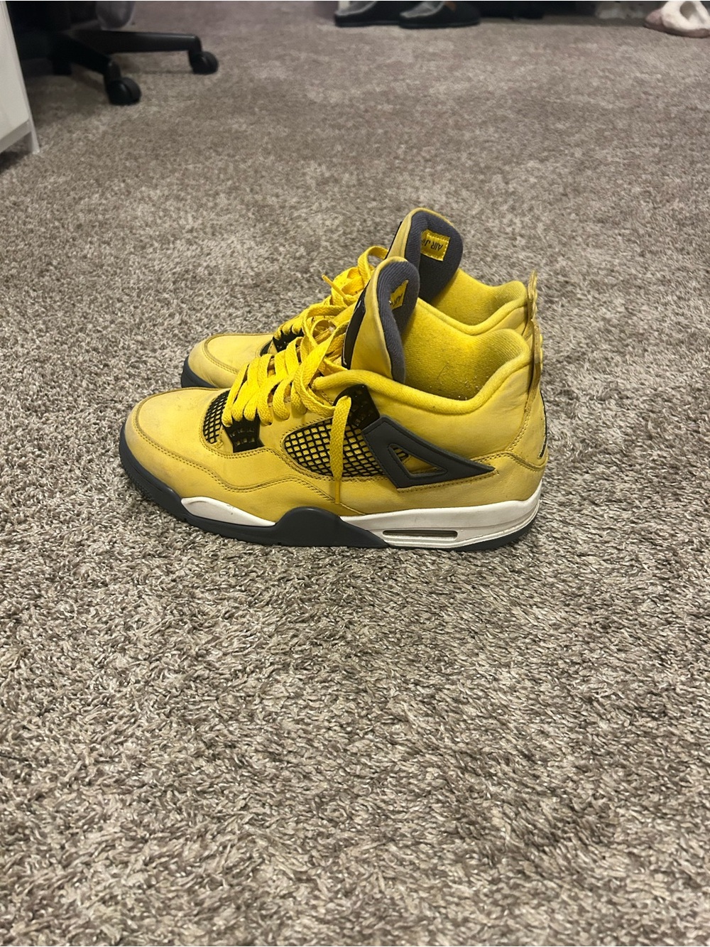 Jordan 4 Lightning